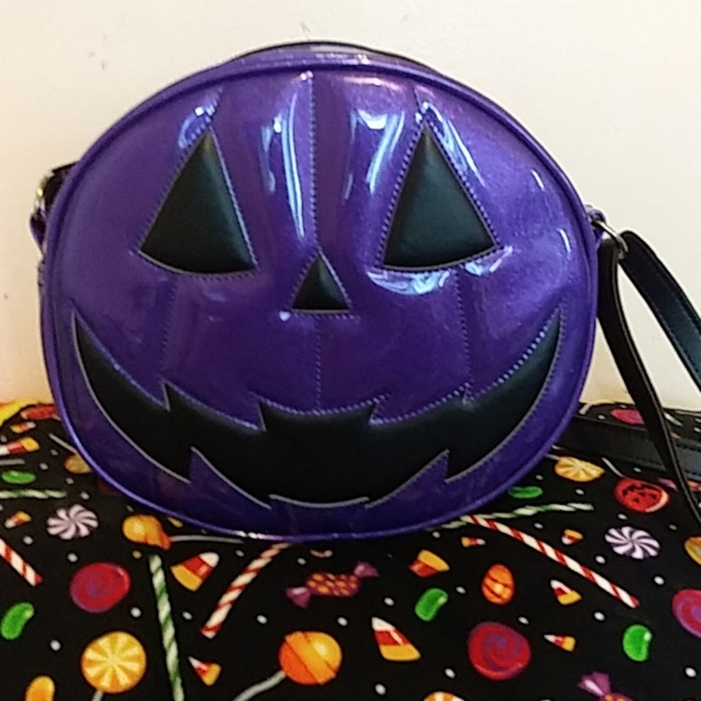 Love pain and stitches bag 💜